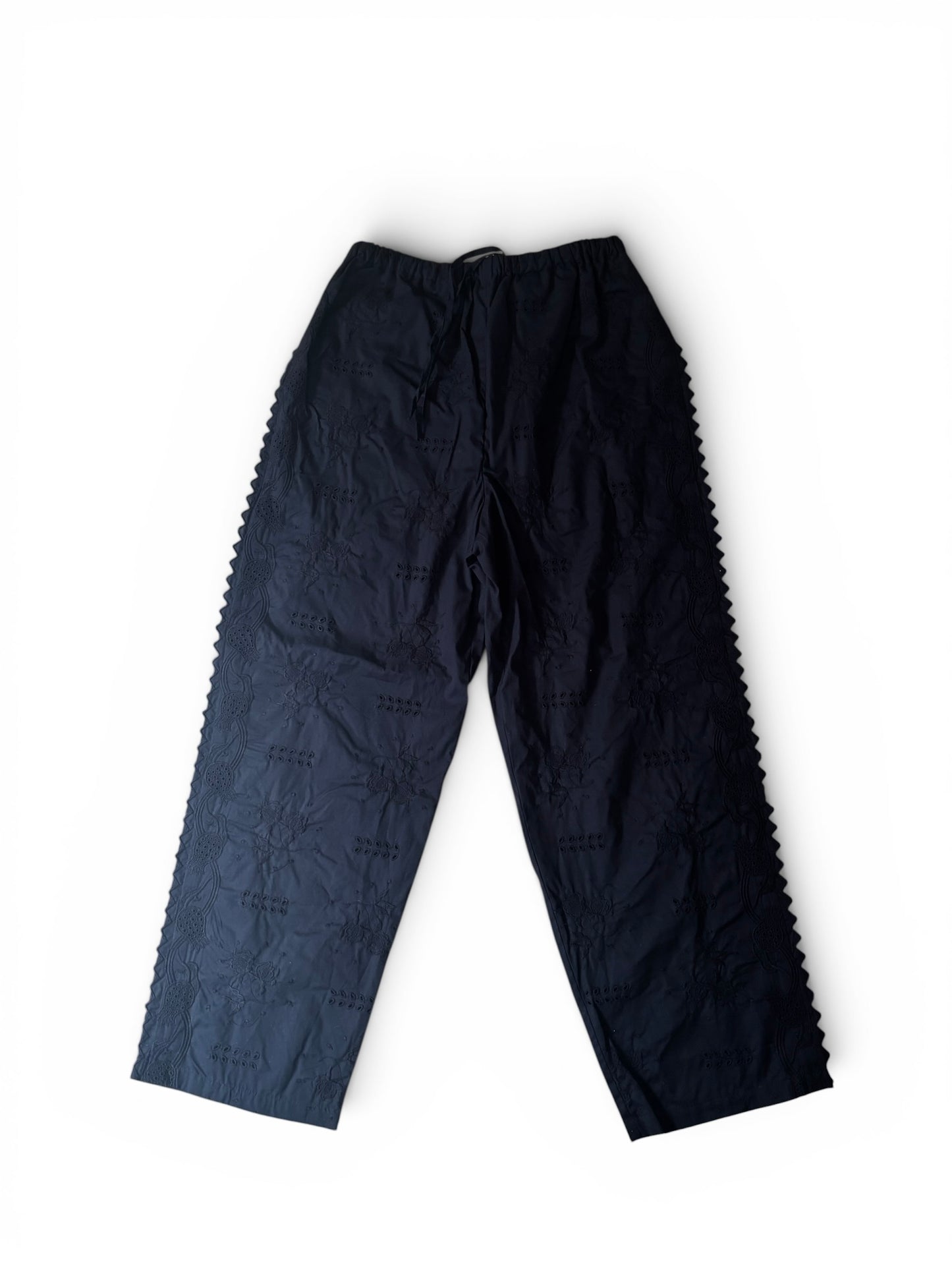 エンブロイダリーレースリラックスパンツ/ Embroidered Cotton Lace Pants with Pomegranate Motif
