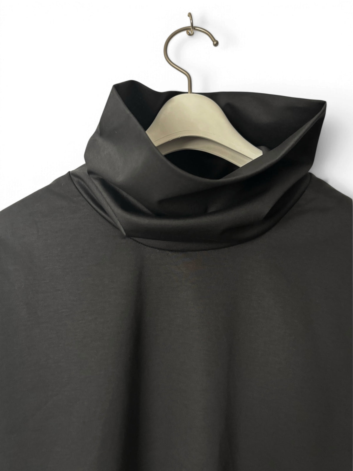 Off-Turtle Neck Top - Black