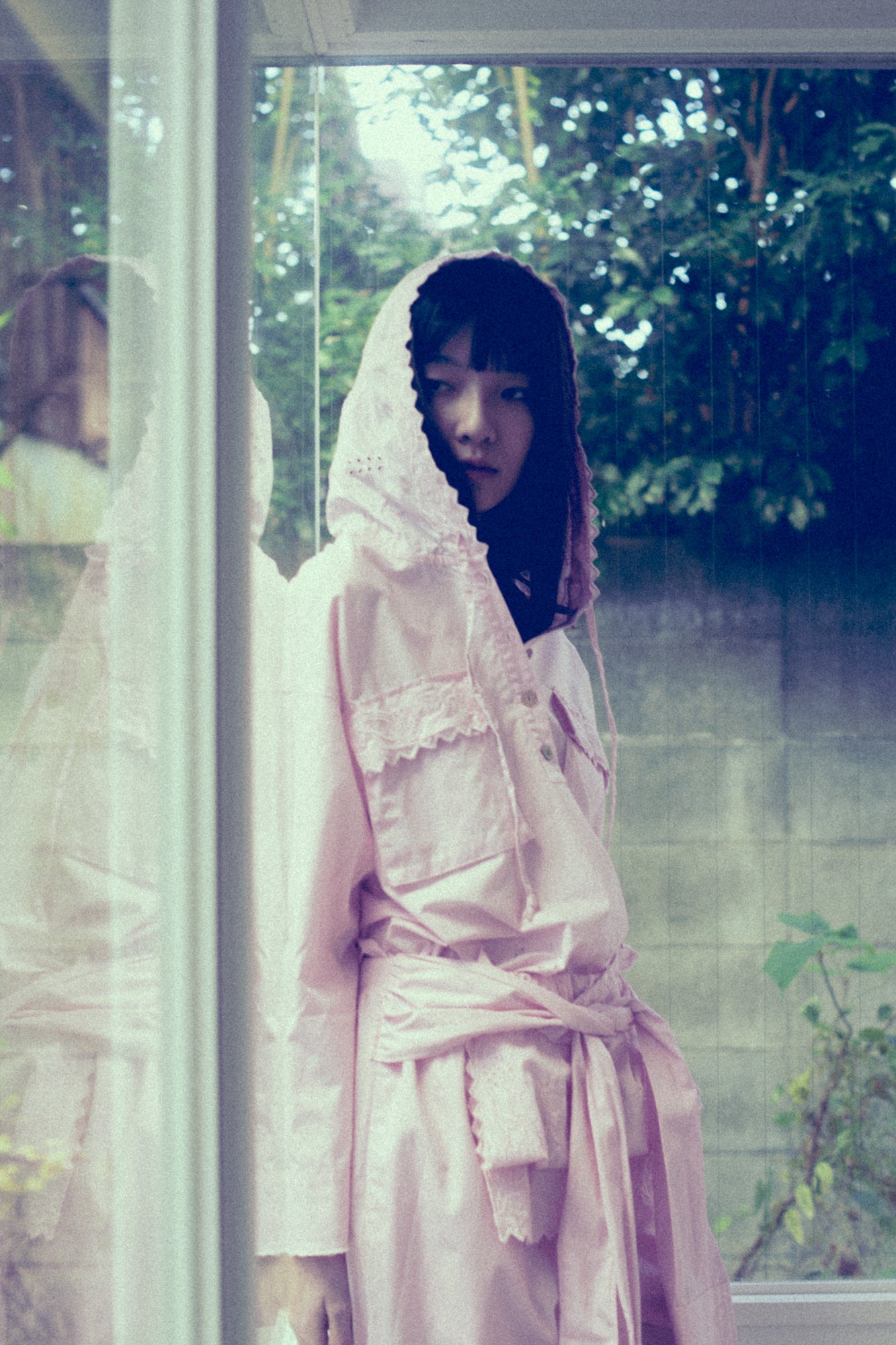 エンブロイダリーレースアノラック/ Embroidered Cotton Lace parka with Pomegranate Motif