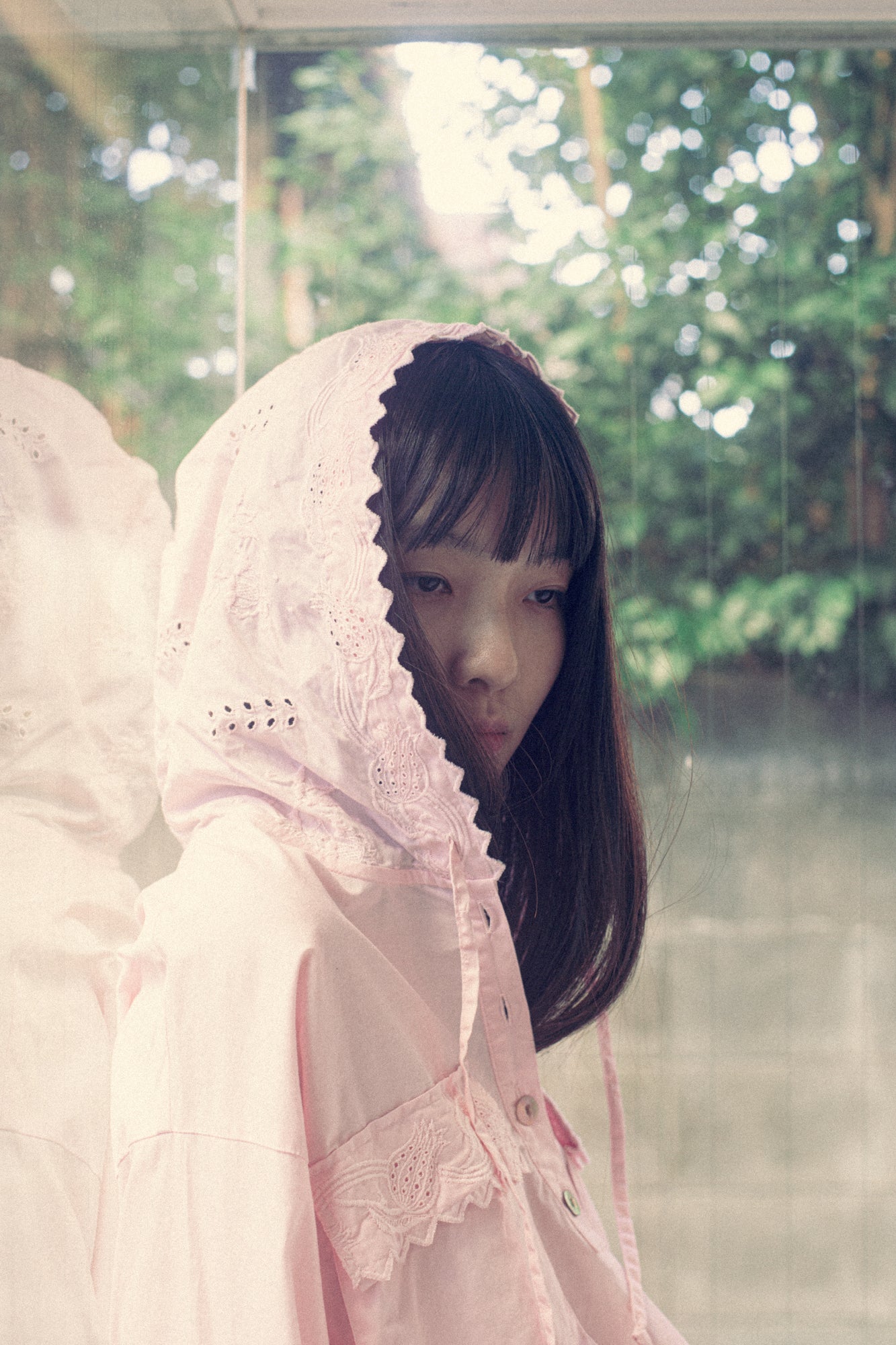 エンブロイダリーレースアノラック/ Embroidered Cotton Lace parka with Pomegranate Motif